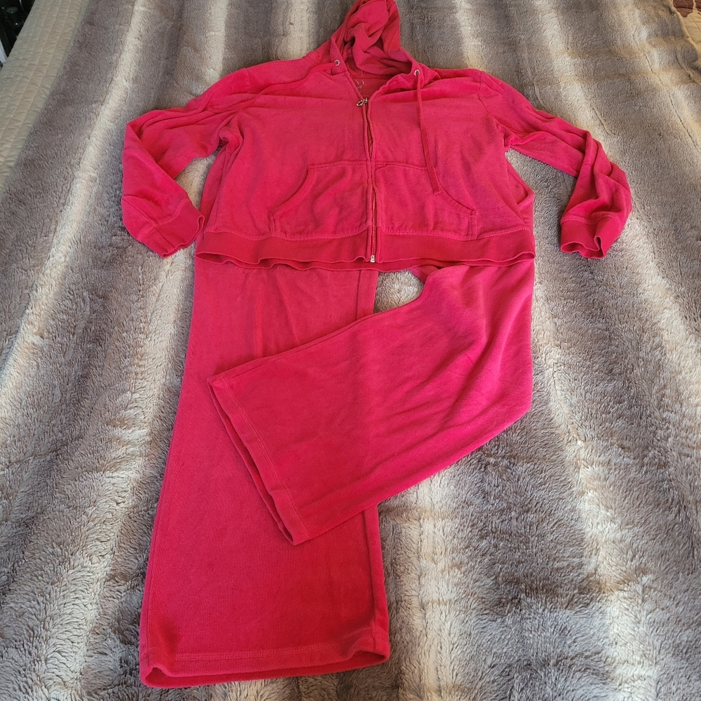 New York & Company Bold Red Jogger Set